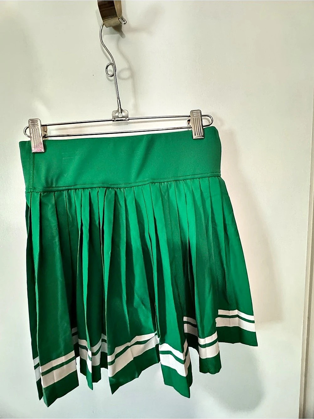 Sincerely Jules Active Green/White Mini Skirt with built in panties.  Size XS